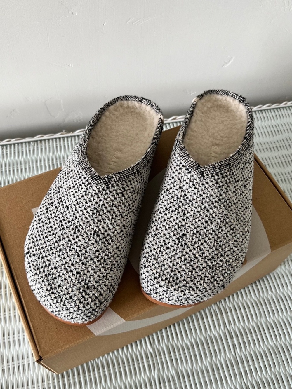 rothys the cozy clog